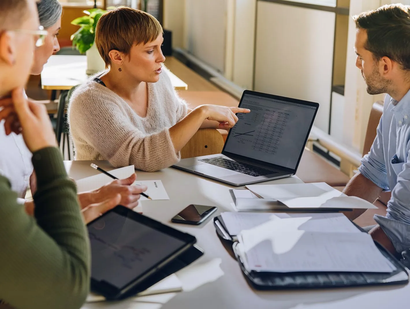 comparing dashboards on laptop among team